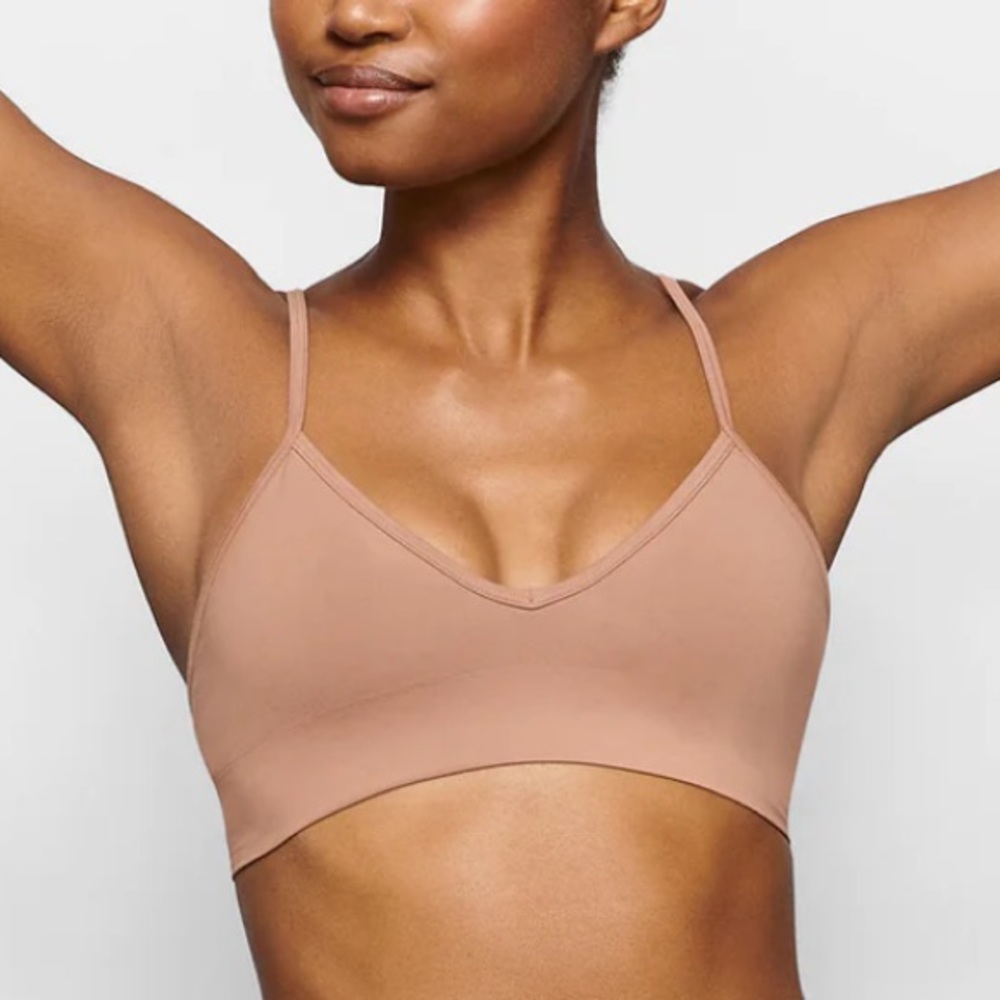 BRAND NEW NEVER BEEN WORN SKIMS SOFT SMOOTHING BRALETTE